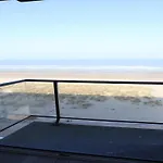In With Sea Views Apartment